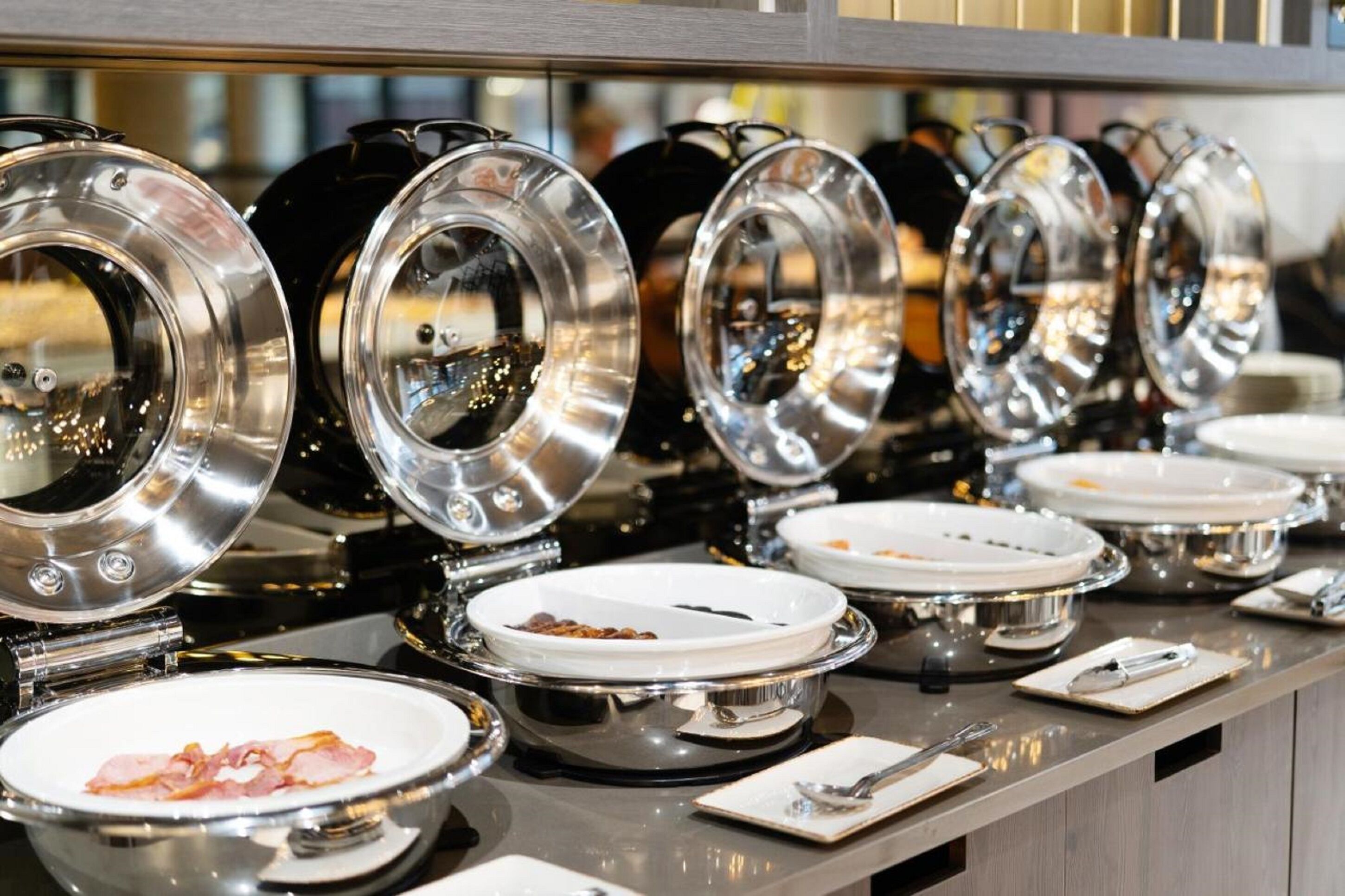 daily full breakfast (gbp 15.95 per person)