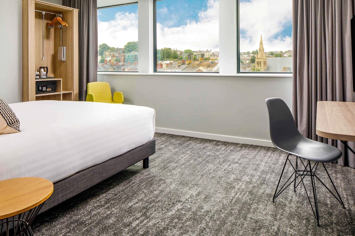 Chambre Standard, 1 lit double, accessible aux personnes à mobilité réduite