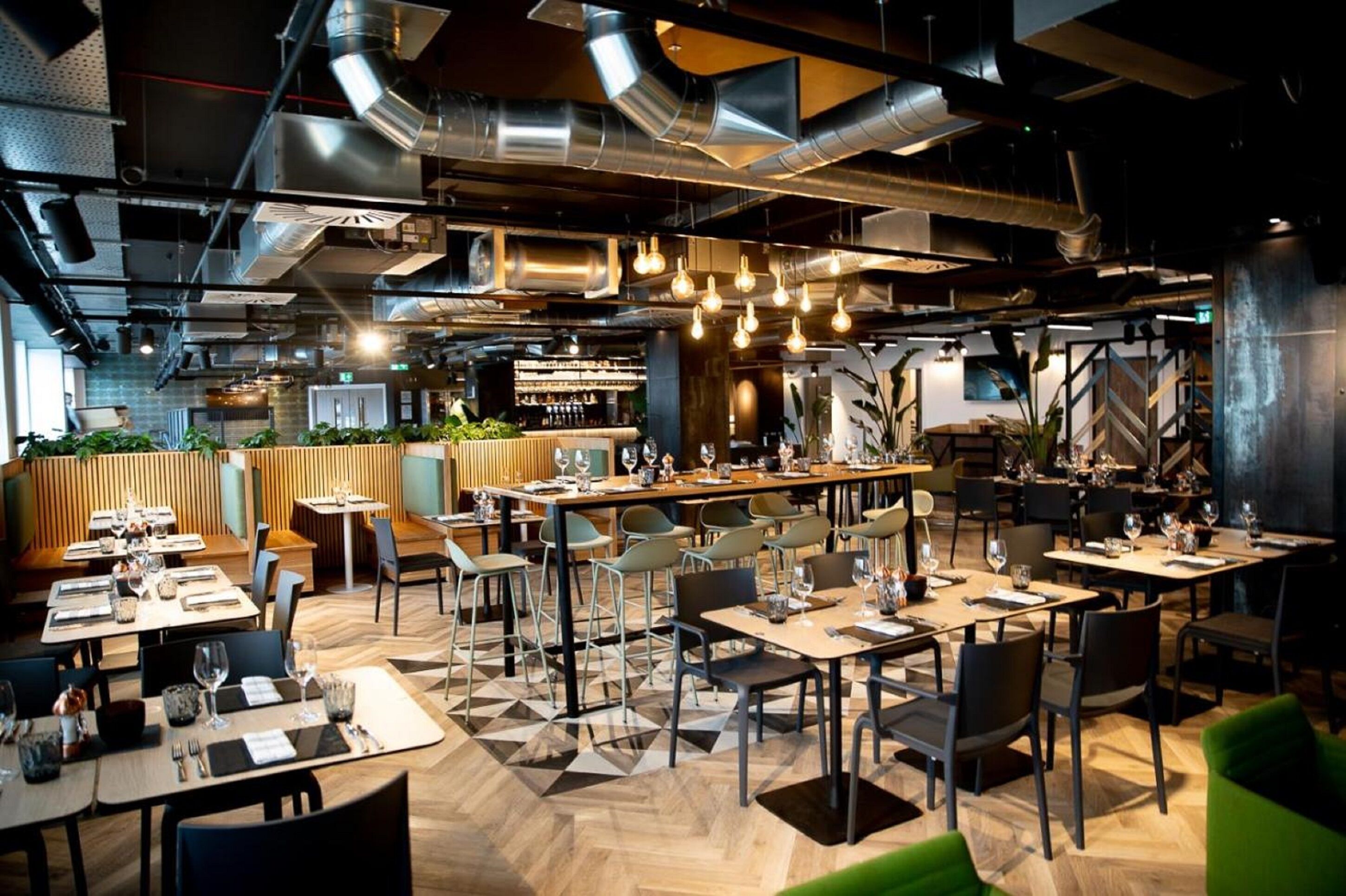 breakfast, lunch and dinner served