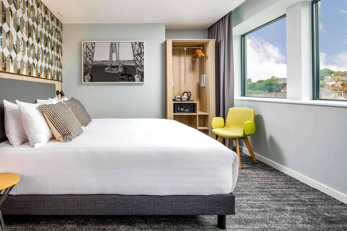 Rom – standard, 1 dobbeltseng, tilgjengelighetstilpasset | Sengetøy i egyptisk bomull og sengetøy av topp kvalitet