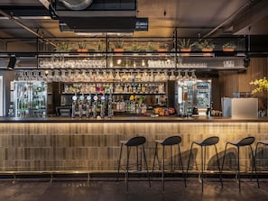 Bar (on property) - Mercure Newport Hotel (Newport)
