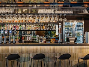 Bar (on property) - Mercure Newport Hotel (Newport)