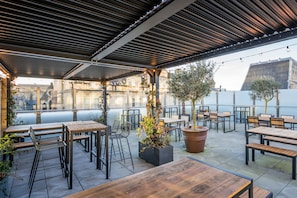 Breakfast, lunch and dinner served - Mercure Newport Hotel (Newport)