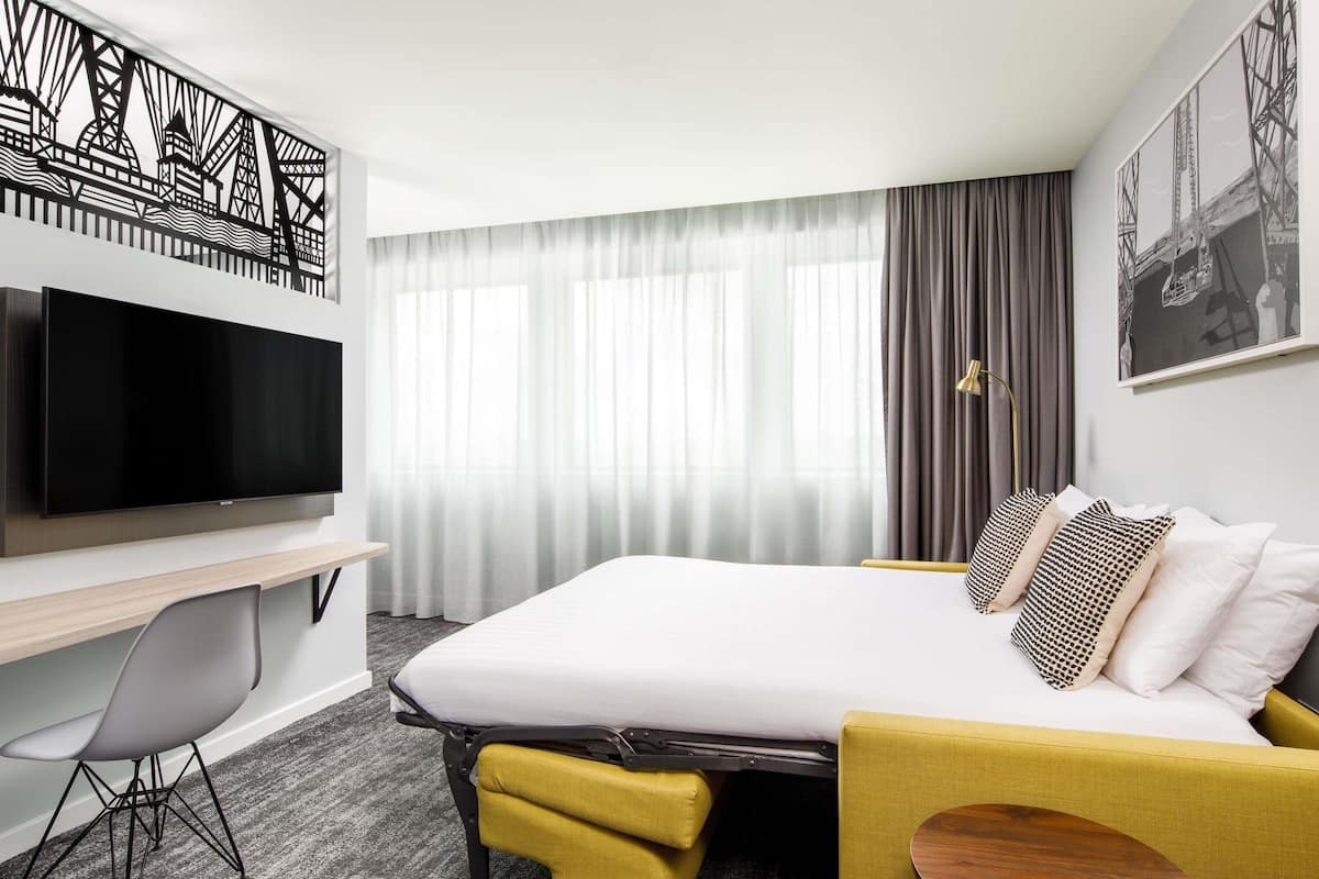 Junior Suite, 1 Double Bed with Sofa bed | Egyptian cotton sheets, premium bedding, Select Comfort beds