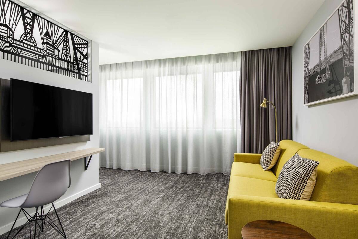 Suite – junior, 1 dobbeltseng med sovesofa | Sengetøy i egyptisk bomull og sengetøy av topp kvalitet