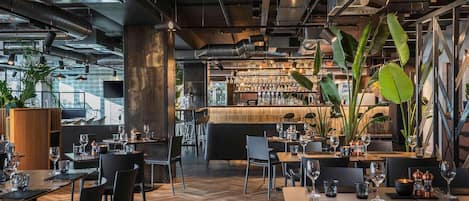 Breakfast, lunch and dinner served