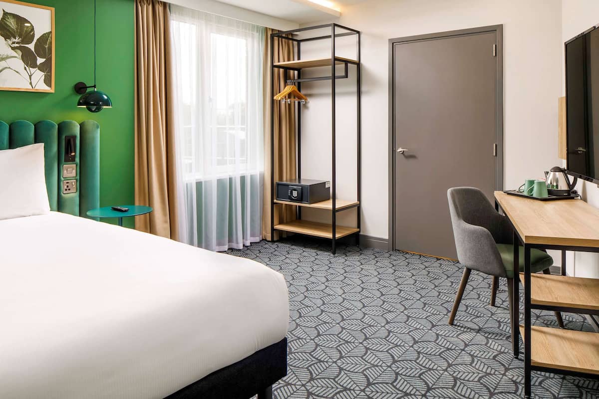 Chambre Standard, 1 lit double, accessible aux personnes à mobilité réduite