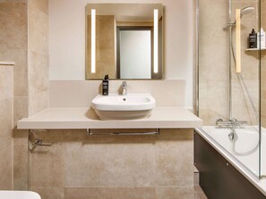 Bathroom - ibis Styles London Seven Kings (Ilford)