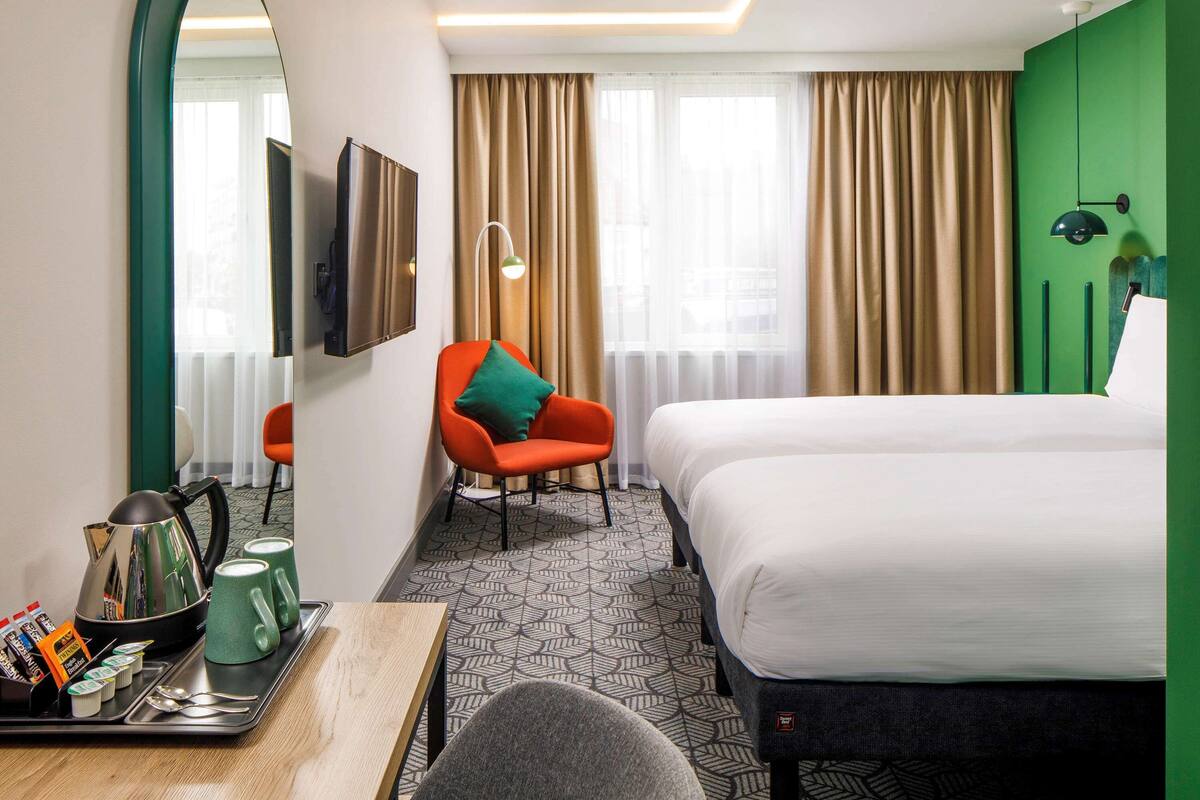 Standard Room, 2 Twin Beds | Desk, soundproofing, WiFi (free)
