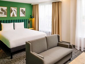 Desk, soundproofing, free WiFi