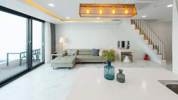 Pool Villa H Type (1002) | Olohuone | LCD-televisio