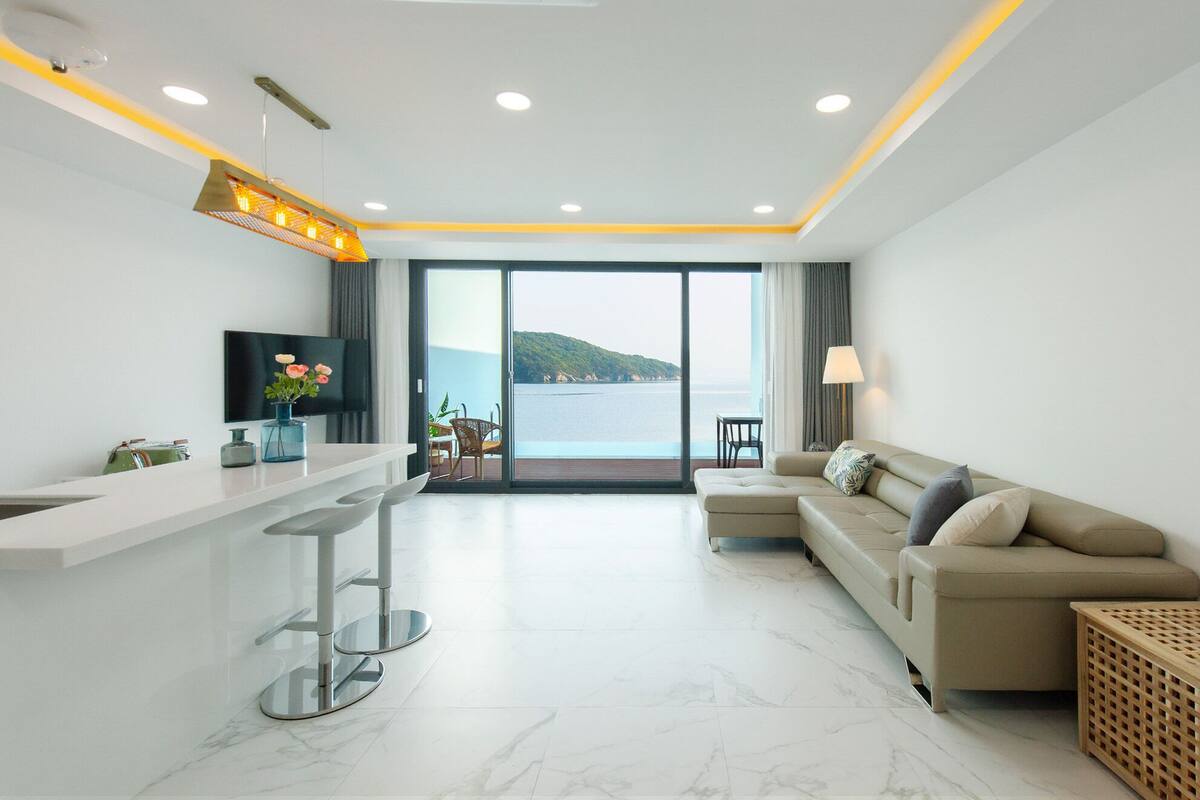 Pool Villa H Type (1002) | 거실 | LCD TV