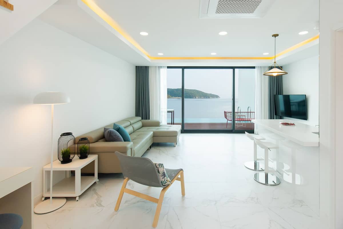 Pool Villa H Type (1003) | 거실 | LCD TV