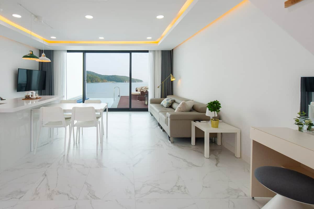 Pool Villa V Type (1006) | Living room | LCD TV
