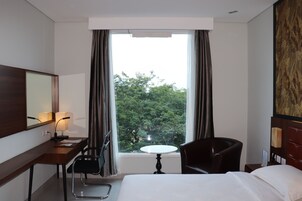 Minibar, in-room safe, desk, free WiFi