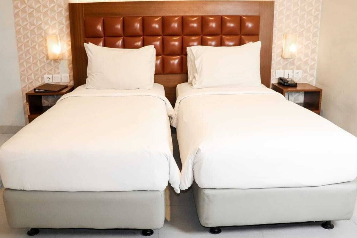 Superior kamer, meerdere bedden | 1 slaapkamer, een minibar, een kluis op de kamer, een bureau