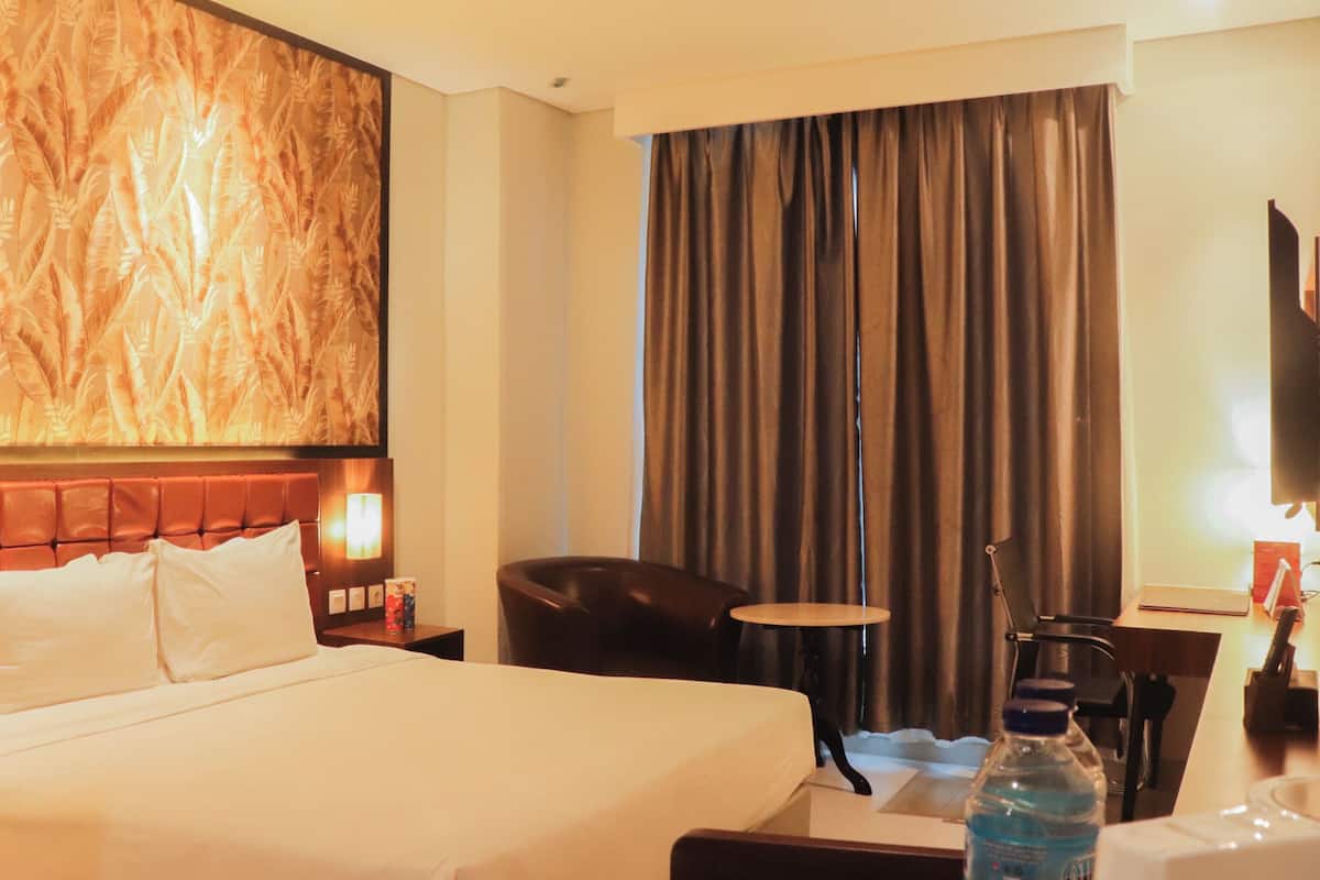 Grand Deluxe Double | 1 bedroom, minibar, in-room safe, desk