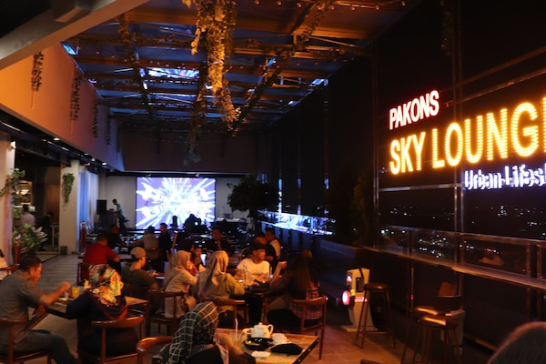 Lobby lounge