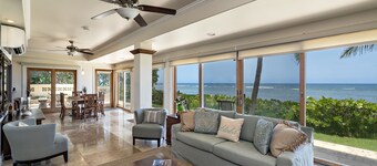 Large Family Retreat on Calm Swimming Beach, A/C