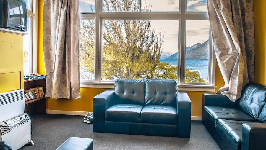 Lakeside Backpackers