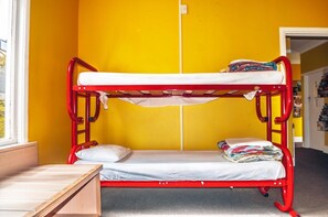 6 Beds Female Dormitory | Iron/ironing board, free WiFi - Lakeside Backpackers (Queenstown)