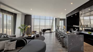 Presidential Suite, 1 King Bed, City View, Corner | Living room