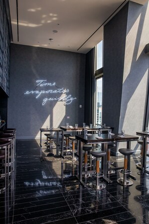 Breakfast, lunch, dinner served; Italian cuisine
