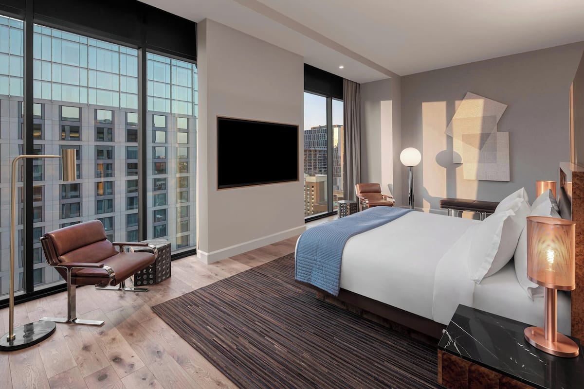 Penthouse, 1 kingsize bed, uitzicht op stad, op de hoek | Kameruitzicht