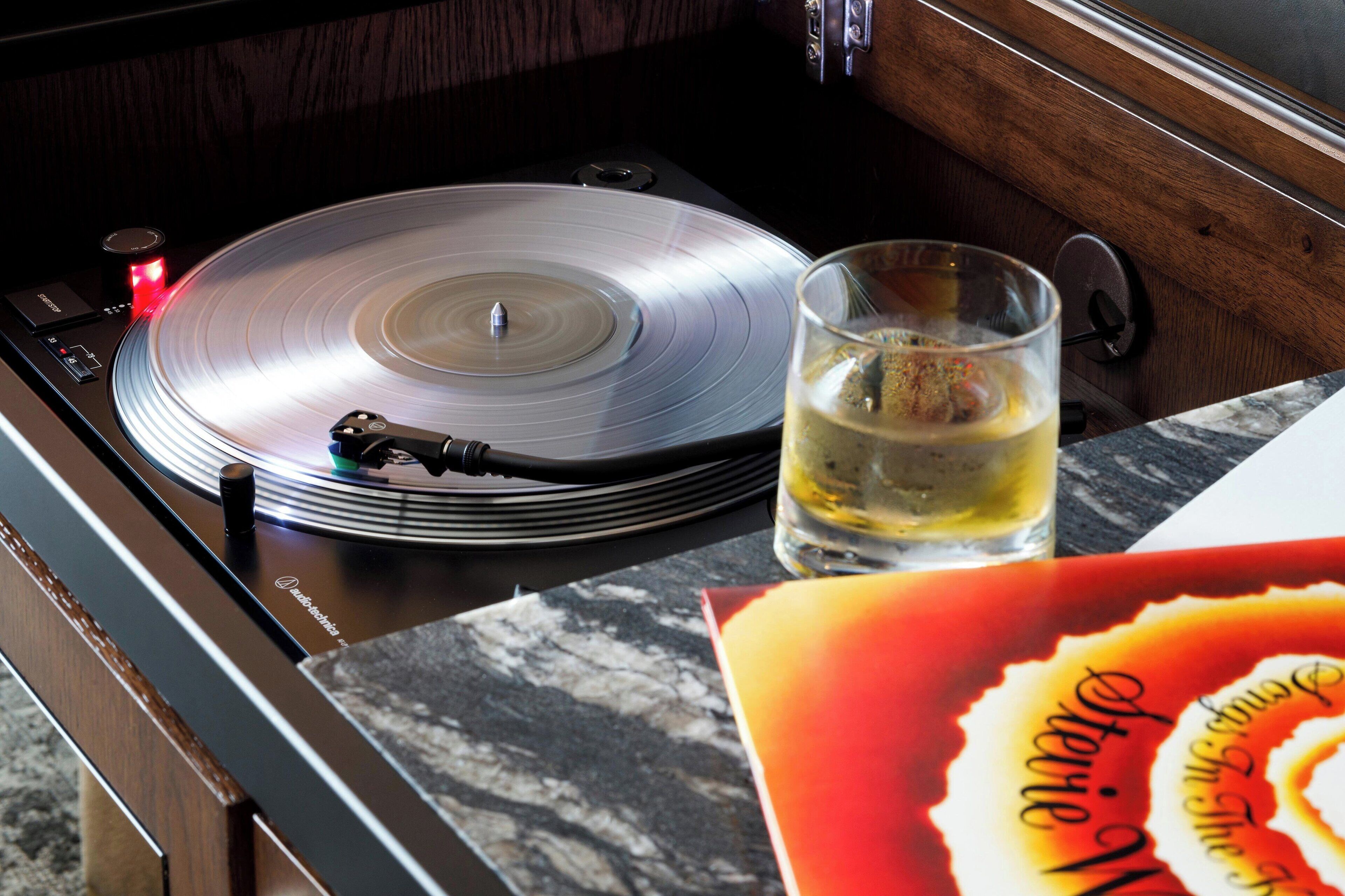 premium bedding, pillow-top beds, minibar, in-room safe