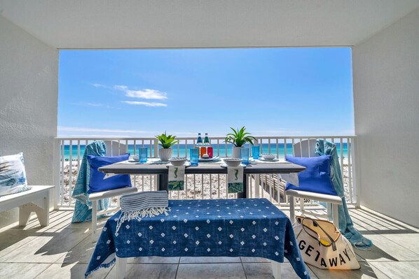 屋外ダイニングエリア