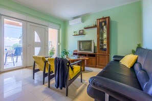 TV - Holiday apartment mit Terrasse und Klimaanlage (Crikvenica)