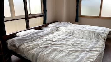 Apartment (201) | 1 bedroom, desk, blackout drapes, iron/ironing board