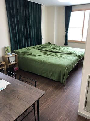 1 habitación, escritorio y cortinas blackout 