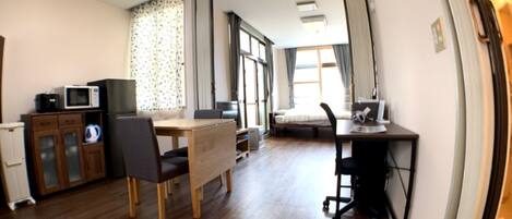 Apartment (202) | Living area | 32-inch flat-screen TV with digital channels, LCD TV