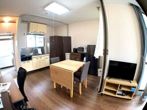 Apartment (202) | Living area | 32-inch flat-screen TV with digital channels, LCD TV - Big Stone Tsukuda 202 (Aomori)