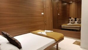 豪華雙人或雙床房 | 高級寢具、記憶棉床墊、隔音、免費 Wi-Fi