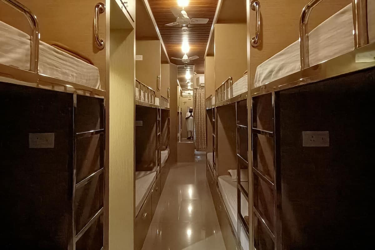 Slaapzaal | Luxe beddengoed, bedden met traagschuimmatras, geluiddichte muren