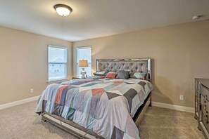 3 bedrooms, desk, iron/ironing board, Internet