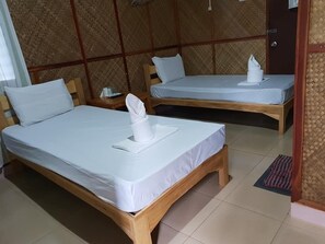 Family Room | Free WiFi - Diamond De Siquijor Beach House (Siquijor)