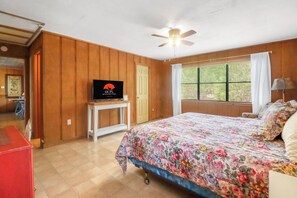 2 Schlafzimmer, Schreibtisch, Bügeleisen/Bügelbrett, WLAN