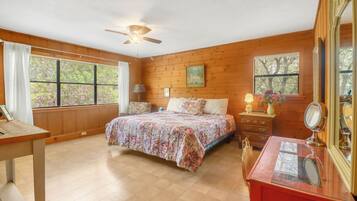 2 bedrooms, desk, iron/ironing board, WiFi