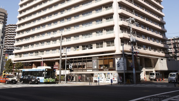 A multi-story hotel with a uniform facade, located at a city intersection. - Tokyo BUC Nakagin (Tokyo)