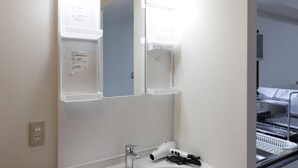 A bathroom with a white sink, mirror, and cabinets. - G&R House 101 (Tokyo)