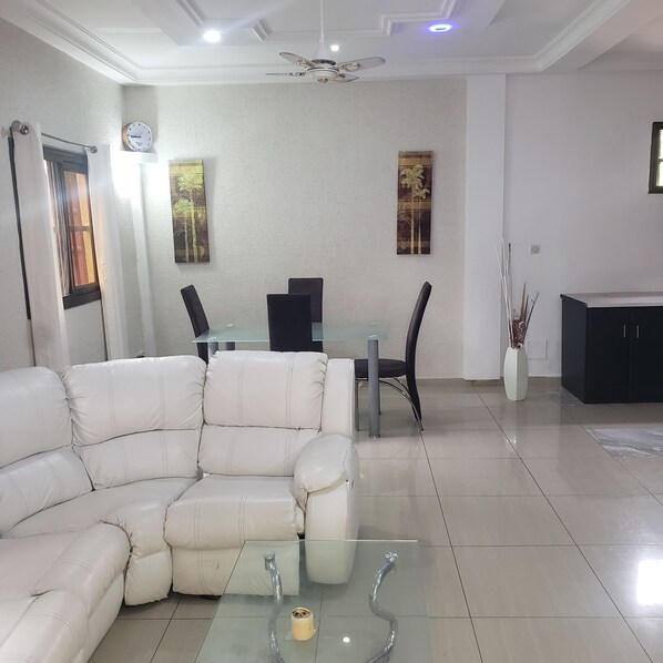 Smart-TV, Musikbibliothek, Stereoanlage