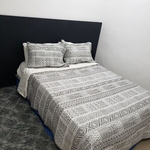 3 habitaciones, tabla de planchar con plancha y wifi gratis