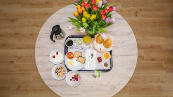 Desayuno continental diario (EUR 12.50 por persona)
