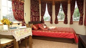 Room (Byul-Kkot) | Free WiFi