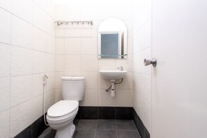 Standard Single Room | Bathroom