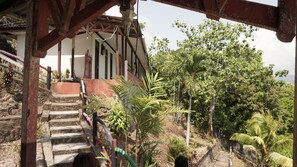 Exterior detail - Toisapu Guest House (Hutumuri)