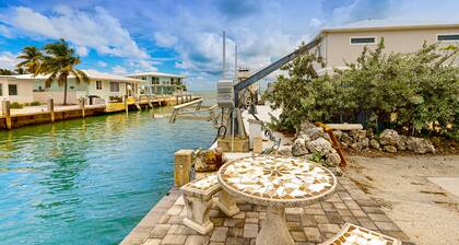 UUSI LUETTELO! Äskettäin uusittu kanavan edessä kotiin oma uima-allas.